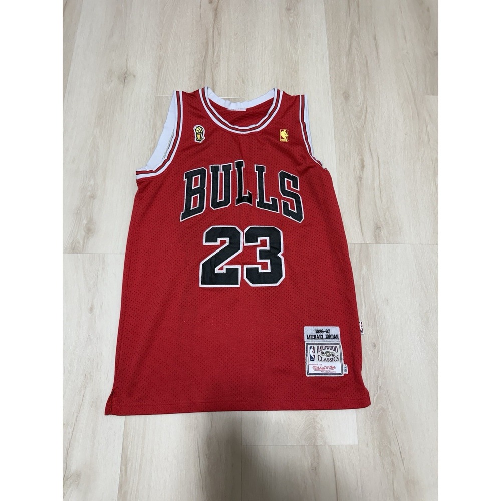 Mitchell & Ness Michael Jordan #23 Chicago Bulls Men's Size 36 Small Jersey Red